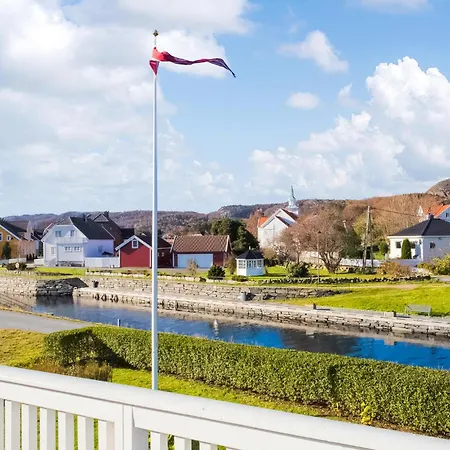 Gorgeous In Lindesnes With Kitchen Casa de Férias Spangereid