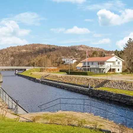 Gorgeous In Lindesnes With Kitchen Casa de Férias Spangereid