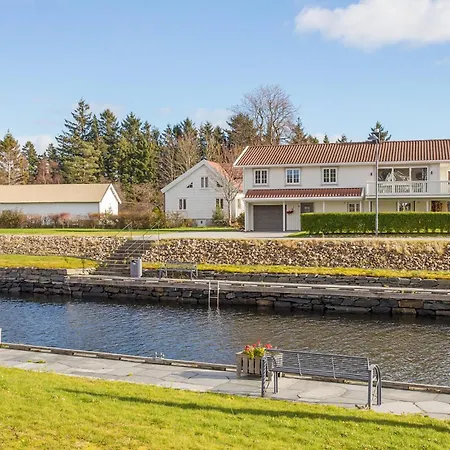 Gorgeous In Lindesnes With Kitchen * Spangereid