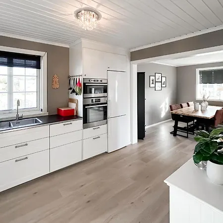 Gorgeous In Lindesnes With Kitchen Spangereid