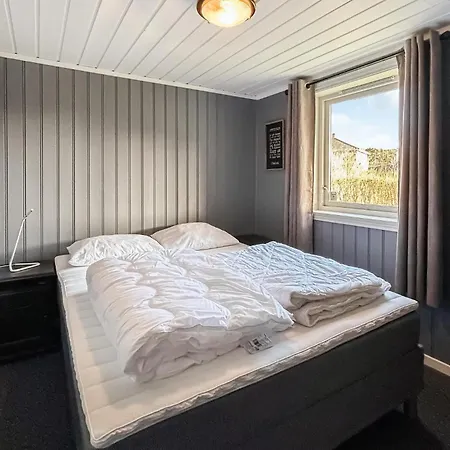 Gorgeous In Lindesnes With Kitchen Casa de Férias Spangereid