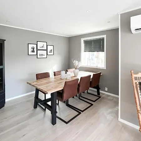 Gorgeous In Lindesnes With Kitchen *