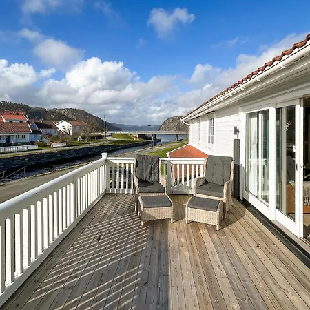 Gorgeous In Lindesnes With Kitchen Spangereid